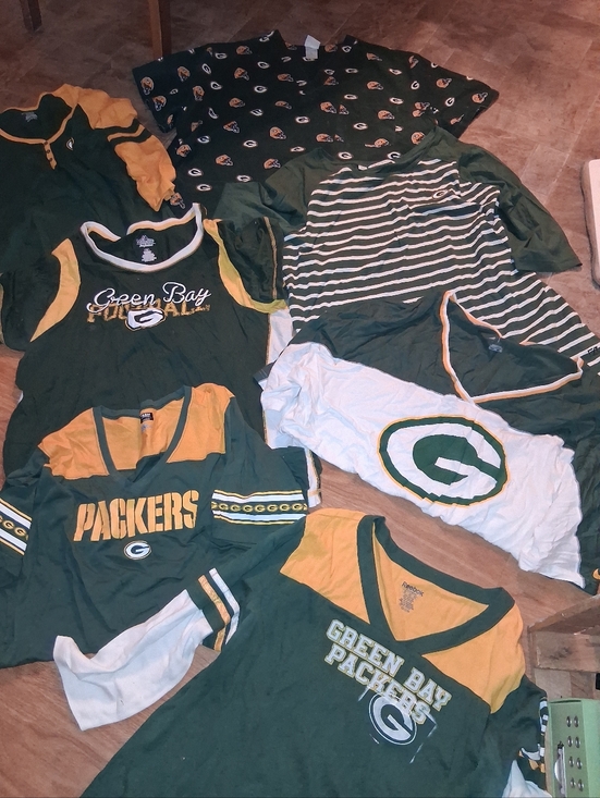 NFL Tops - Over 30 Green bay packer items for the packer collector/fan